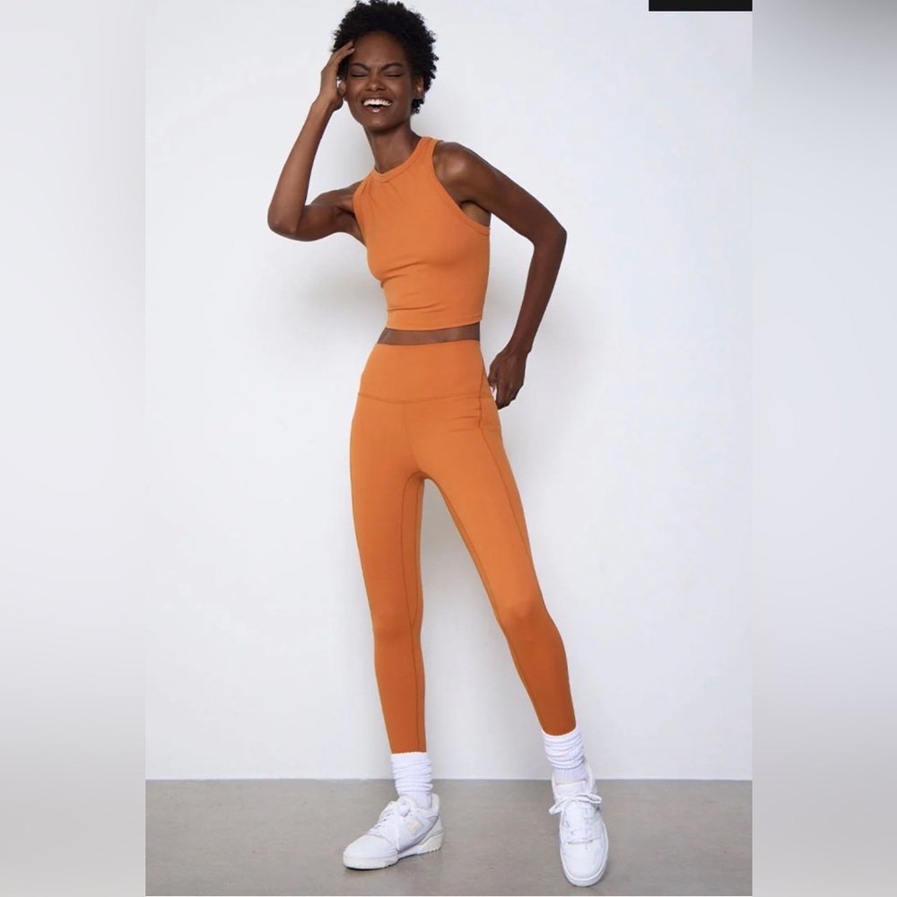 Icon Active Essential leggings and crop top